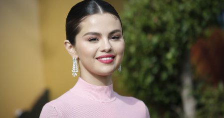 Must-have für 2022: Auf diese Trend-Jeans schwört Selena Gomez
