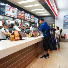 Polite Habits That Fast-Food Employees Secretly Dislike | Reader's Digest