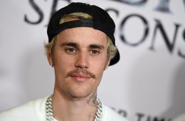 Justin Bieber Sets Spotify Record With 7 Billion Streams - video Dailymotion