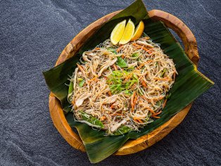Pancit Bihon (Filipino Rice Noodles) Recipe