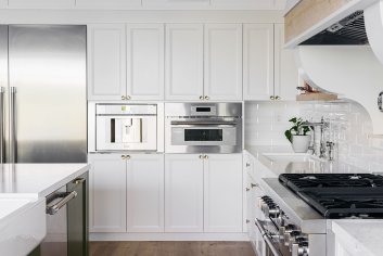 Refacing vs. Replacing Kitchen Cabinets: What to Know