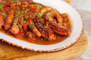 Greek-style Octopus recipe (Xtapodi) - My Greek Dish