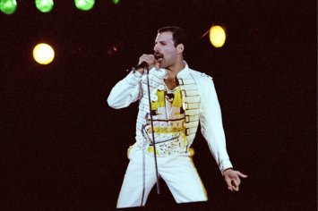 Freddie Mercury Was Insecure About His 4 Extra Teeth But Refused to Have Them Removed - Closer News Weekly