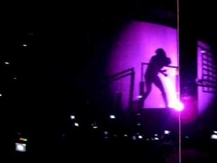 pocetak koncerta Lady Gaga, Zagreb, Arena, 05 11 2010 - YouTube