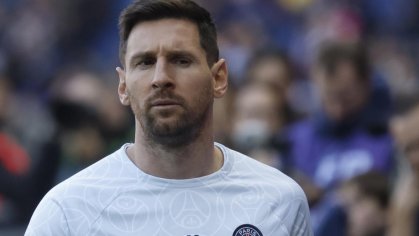 
Messi welcomed back with guard of honour at PSG - Sportstar
