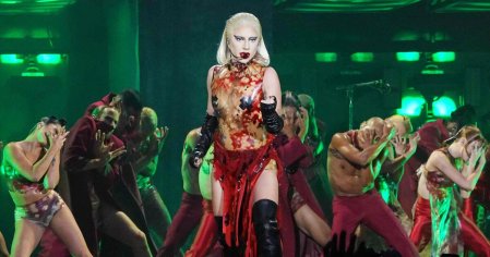 Unter Tränen: Lady Gaga entschuldigt sich nach Konzertabbruch | GMX.CH
