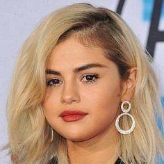 Selena Gomez – Age, Bio, Personal Life, Family & Stats - CelebsAges