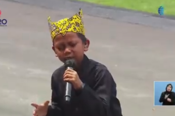 Lirik Lagu Ojo Dibandingke - Farel Prayoga Penyanyi Viral TikTok, Sukses Nyanyi Depan Presiden Jokowi - Ayo Semarang