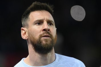 Lionel Messi and Xavi speak over potential Barcelona return