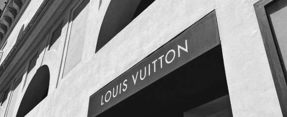 Louis Vuitton inszeniert Schachduell mit Messi und Ronaldo | OnlineMarketing.de