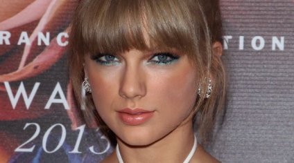 Taylor Swift's pretty green eyes