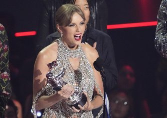 Taylor Swift wins top prize, announces new album at MTV VMAs - The Zimbabwe Mail