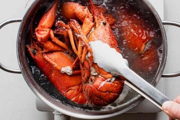 How Long Does It Take to Cook Lobster? [5 Cooking Methods] - HowChimp
