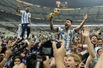 Messi plans to play on for Argentina after World Cup win | AP News
