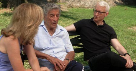 
    Anderson Cooper on witnessing Tony Bennett's final act - CBS News
