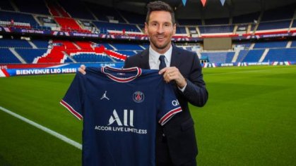 Lionel Messi signs two-year Paris St-Germain deal after leaving Barcelona - BBC Sport