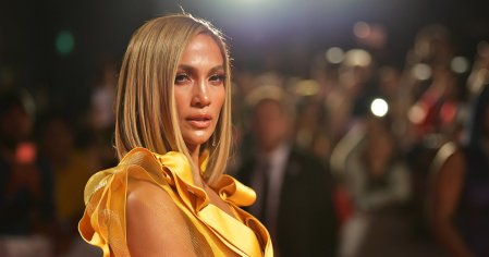 Jennifer Lopez's hair has '90s-style chunky highlights