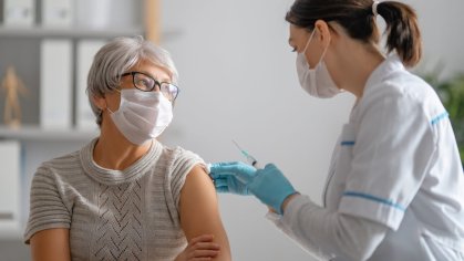 COVID-19 vaccine side effects: How to treat pain, swelling symptoms