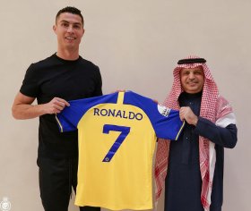 Cristiano Ronaldo zarobi gigantyczne pieniÄdze. Zagra w Arabii Saudyjskiej - Money.pl