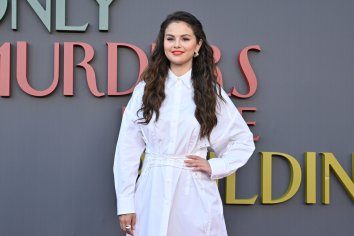 A bájos Disney-lányból divatikont faragott: ő felel Selena Gomez stílusáért - Retikül.hu