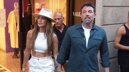 Ben Affleck & Jennifer Lopez Kiss In Italy: Video – Hollywood Life