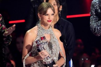 Taylor Swift announces new album as she scoops top MTV VMA prize | Bradford Telegraph and Argus