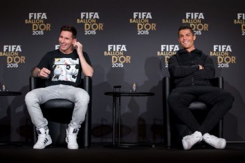 Juventus attacker Paulo Dybala chooses between Lionel Messi and Cristiano Ronaldo
