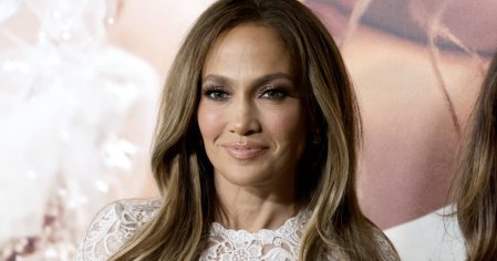 Jennifer Lopez's '90s Spiky Updo Hairstyle | POPSUGAR Beauty