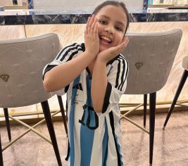 Messi Signs A Jersey For Ziva Dhoni - Rediff Sports