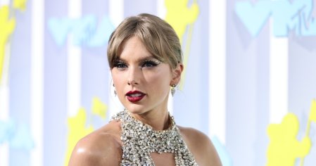 Taylor Swift At The 2022 VMAs May Hint 'Reputation (Taylor's Version)' Is Coming