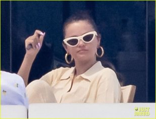 Selena Gomez Enjoys Another Day on Vacation with Producer Andrea Iervolino & Friends | Photo 1354104 - Photo Gallery | Just Jared Jr.