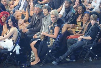 Reactions to the lady gaga meat dress at the 2010 vmas. : interestingasfuck
