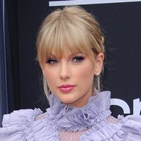 Taylor Swift Height in cm, Meter, Feet and Inches, Age, Bio
