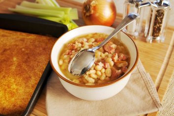 How to Cook Northern Beans | LEAFtv