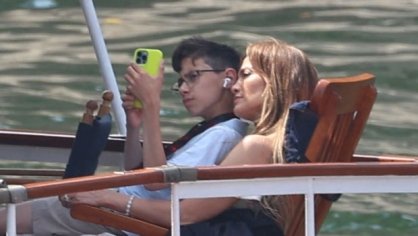 Jennifer Lopez & Ben Affleck’s Paris Boat Ride With Kids: Photos – Hollywood Life