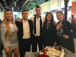 Cristiano Ronaldo's Family: Wife, 4 Kids, Siblings, Parents - BHW