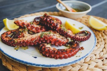Grilled Octopus with lemon & oregano – Jess Pryles