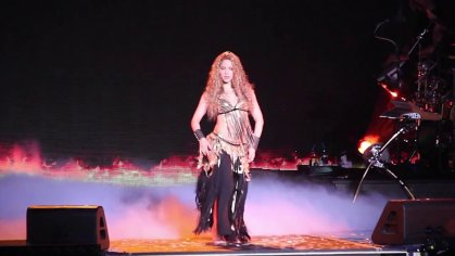 Shakira Belly Dancing - YouTube