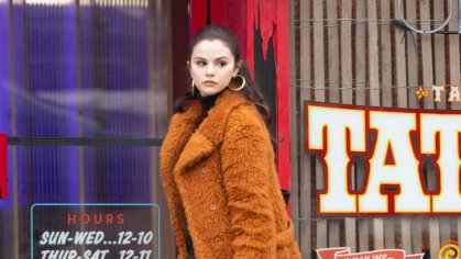 Selena Gomez tiene los mejores looks otoÃ±ales en Only Murders In the Building  | Vogue