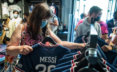 Totalne szaleństwo! Nie uwierzysz, ile koszulek Messiego sprzedało PSG w jeden dzień - Sport WP SportoweFakty