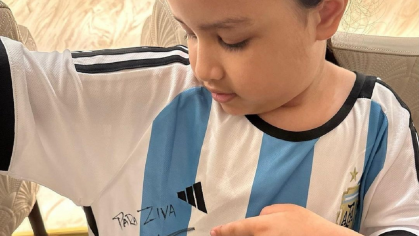 For Ziva: Lionel Messi gifts signed Argentina jersey to MS Dhoni's daughter - see pic | Football News, Times Now