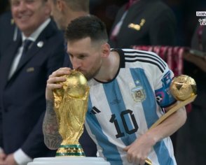 Lionel Messi kisses the World Cup trophy after Argentina beat France to win 2022 final: Watch