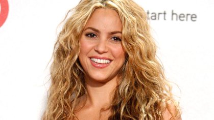 Trotz Steuerstreit: Shakira mit Kids lächelnd am Flughafen | Promiflash.de