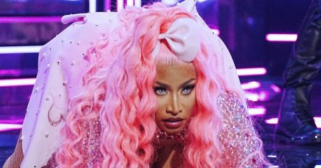 Pound The Alarm: Nicki Minaj Returns To VMAs With Gloriously Raunchy Performance | HuffPost Entertainment