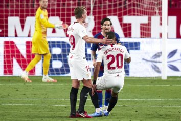 Sevilla FC - FC Barcelona: czerwona kartka dla Messiego wisiaÅa w powietrzu - piÅka noÅ¼na | Eurosport w TVN24