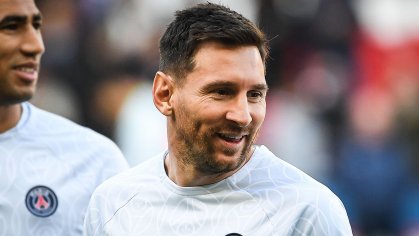 Watch: Lionel Messi receives guard of honour on PSG return