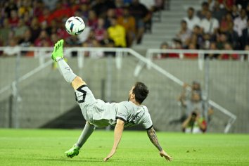 lionel messi bicycle kick