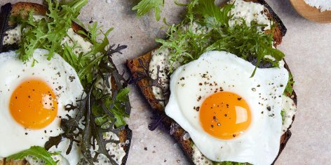 how to cook eggs in water