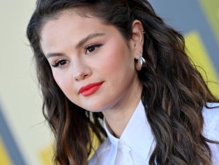 ‘It Gets Hard to Breathe:’ Selena Gomez Releases Documentary Trailer – Rolling Stone