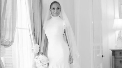 Tutti i dettagli degli abiti da sposa di Jennifer Lopez | Vogue Italia